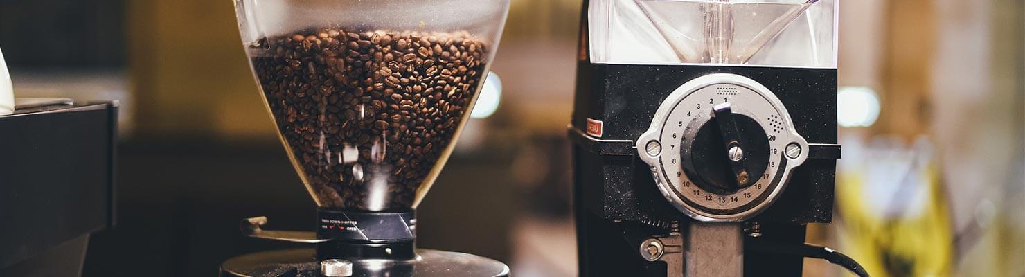 Ganze Bohnen oder Pulver-Kaffee, im roastmarket Onlineshop shoppen du alles für deine perfekte Tasse Kaffee am Morgen mit roastmarket Rabattcode